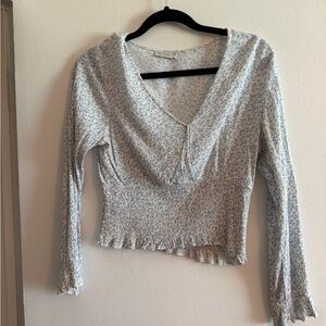 Paper Crane Size Medium M Blue & White Floral Long Sleeve Crop Top V Neck